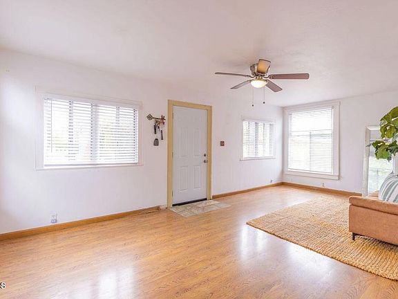 4th image of 718 Cook Ave
