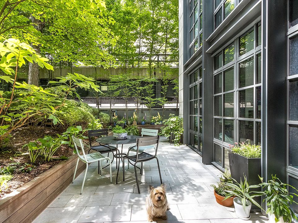 1st image of 500 W 21st St