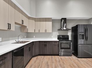 209 N Neil St #203, Champaign, IL 61820