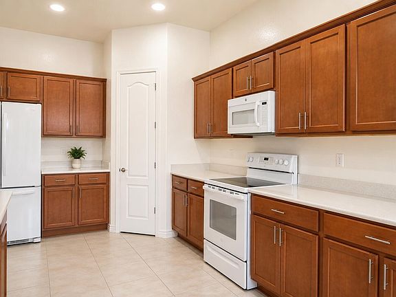 4th image of 2662 E LA COSTA Drive