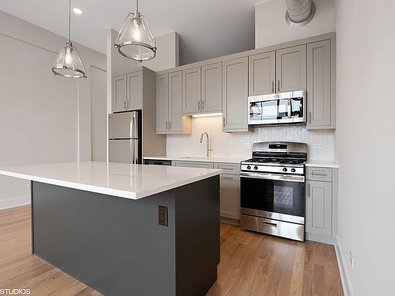 2nd image of 4405 N Artesian Ave #213