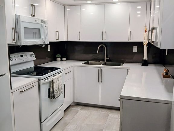 3rd image of 6463 La Costa Dr APT 301