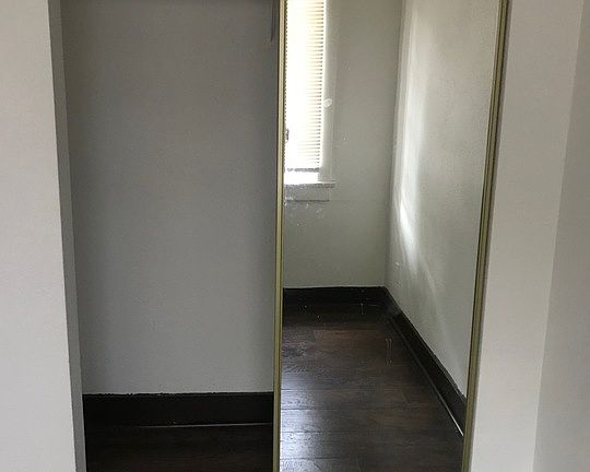 5th image of 323 Douglas St
