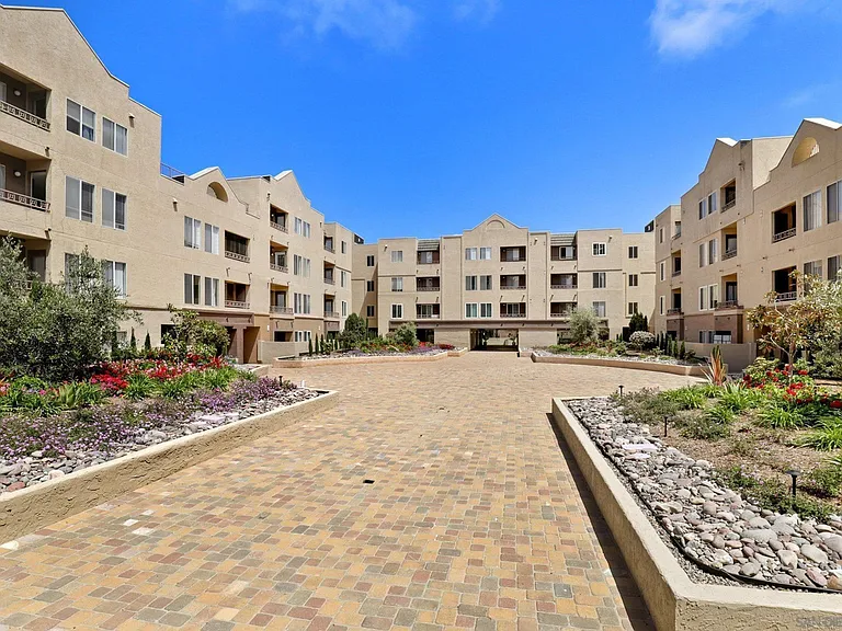 8889 Caminito Plaza Centro #7229 — Photo 36