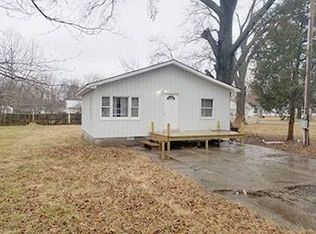 1017 George St, Fairfield, IL 62837