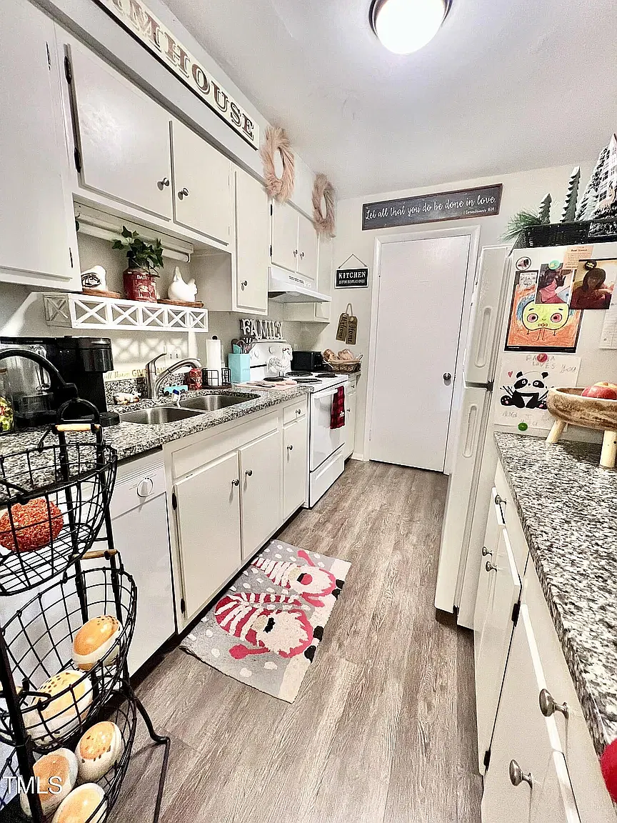 2 bed, 1.5 bath, 944 sqft, $1,250 — Photo 3
