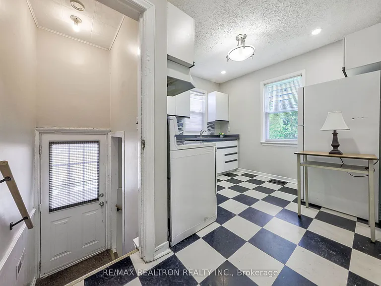 69 Harlandale Ave — Photo 10