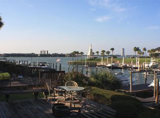 924 Plantation Dr, League City, TX 77573