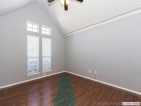 3rd image of 18706 E 49th Pl