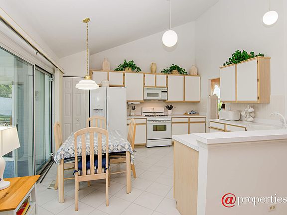 Kitchen / Breakfast Room