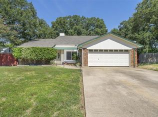 1313 Oak Timber Dr, Euless, TX 76039