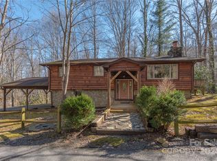 215 Springlake Rd, Maggie Valley, NC 28751