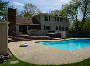 30 Pompositticutt St, Stow, MA 01775