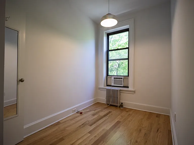 154 Noble St #3 — Photo 7