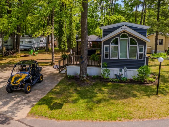 2757 Owens Dr #58 & 59, Houghton Lake, MI 48629