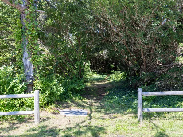 264 Sea View Ave, Osterville, MA 02655