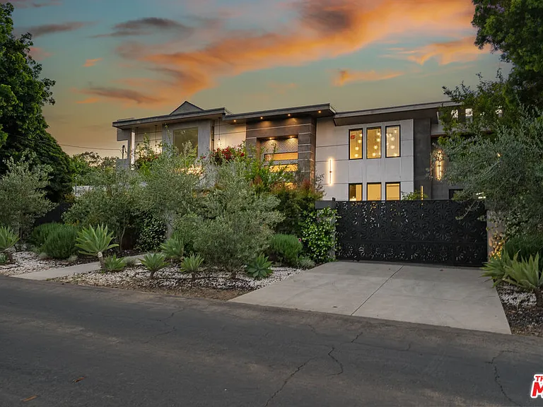 5415 Amestoy Ave — Photo 71