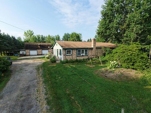 3rd image of 1215 Dale Rd