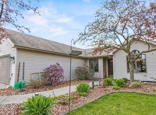 518 Mission Hill Dr, Fort Wayne, IN 46804