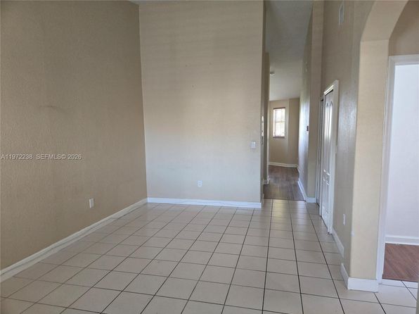 1677 SE 27th Ct Unit 209