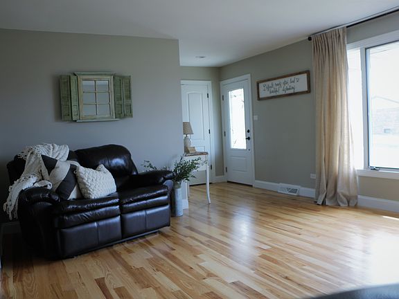 3rd image of 8808 Butterfield Ln