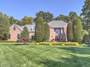 7 Stallion Dr, Manalapan, NJ 07726