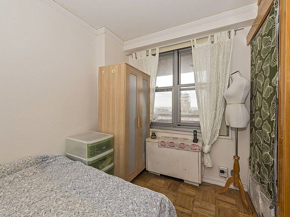 3rd image of 7025 Yellowstone Blvd APT 23Y