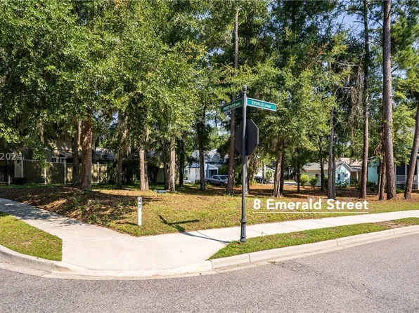 8 Emerald St, Beaufort, SC 29907