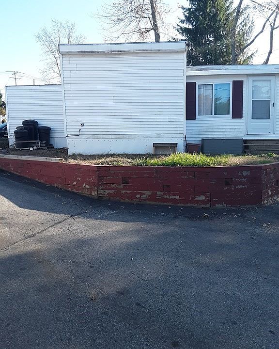1st image of 154 Newbury St Lot 9