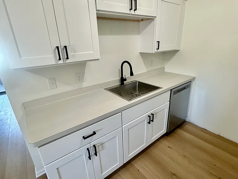 1820 Hudson Ave #17 — Photo 7