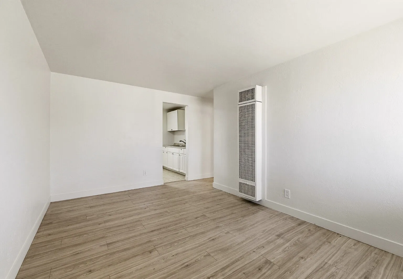 1 bed, 1.0 bath, 500 sqft, $1,050 — Photo 3