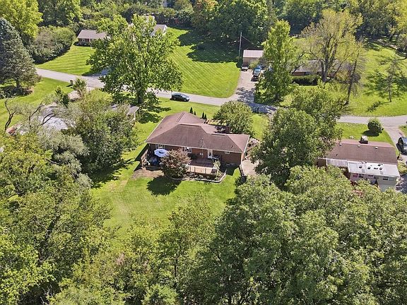 3rd image of 186 Meadow Ln