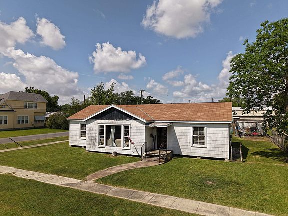 2nd image of 624 S Avenue F