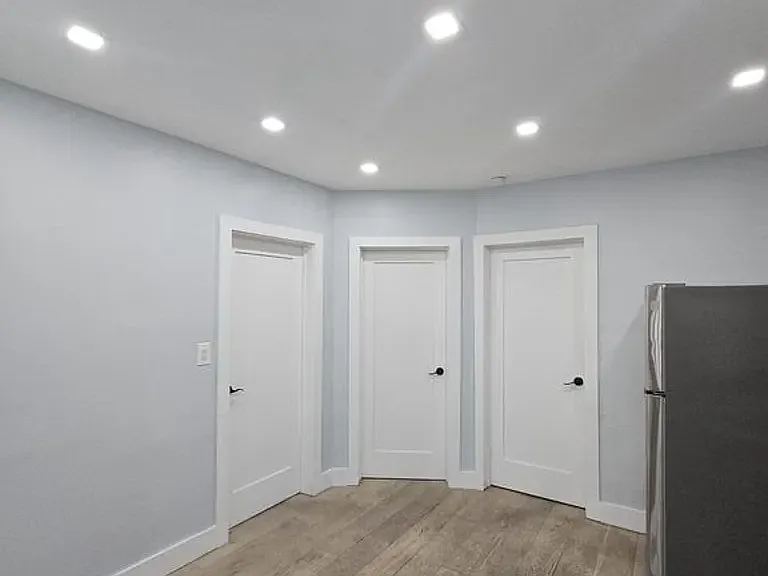 325 Avenue E #3 — Photo 3