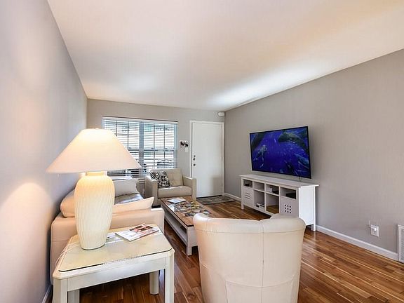 3rd image of 300 Crockett St APT 223