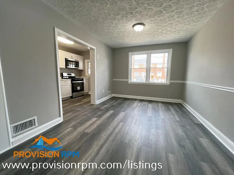 3 bed, 2.0 bath, 1152 sqft, $1,900 — Photo 4