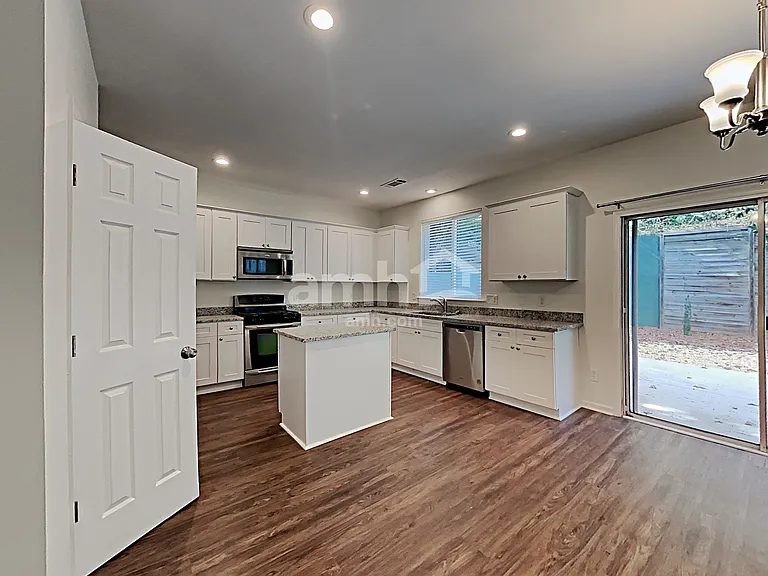 407 Howell Xing — Photo 8