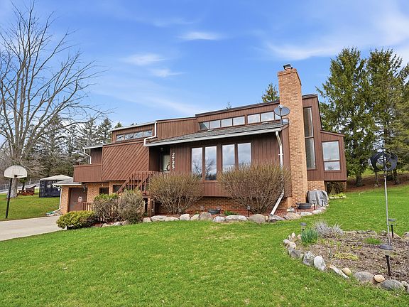 4th image of 2725 Cooley Lake Rd
