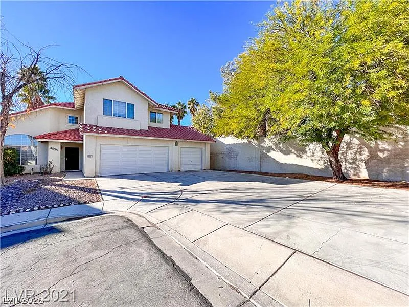 3553 Lazy Sun Ln