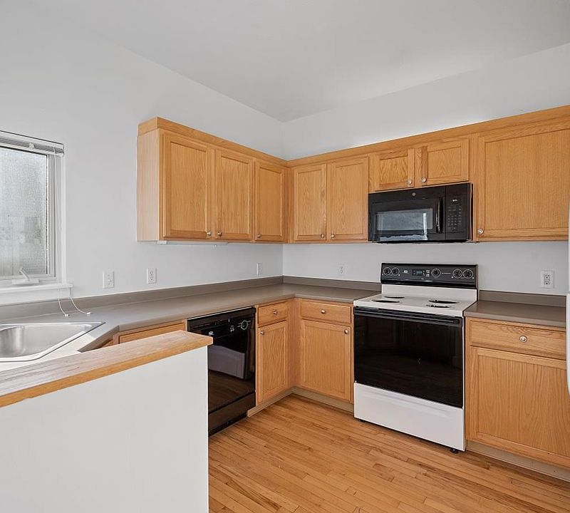 2nd image of 249 Carron St