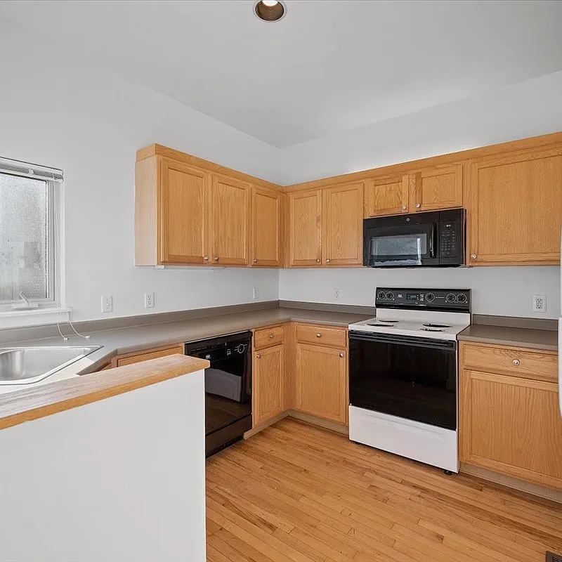 Building Photo - 249 Carron St