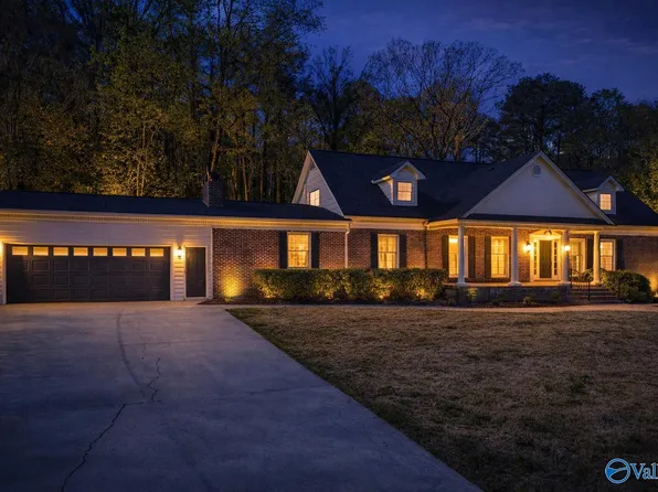 100 Norwood Dr, Rainbow City, AL 35906