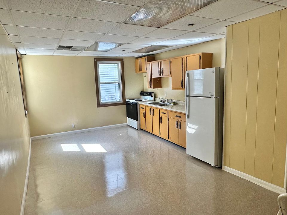 Kitchen - new floors, refrigerator and stove included