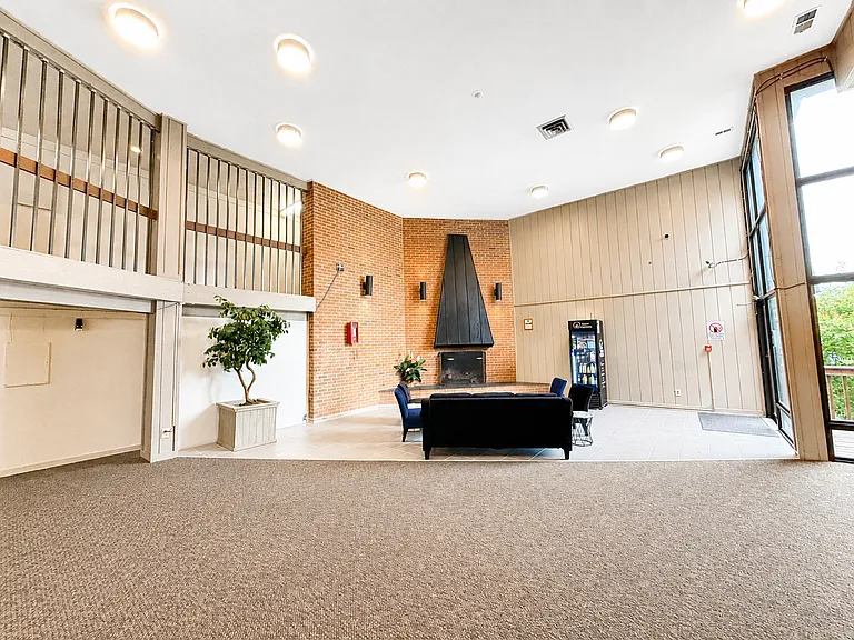 325 Lobby