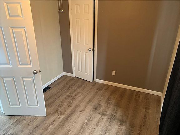 4th image of 2355 Reid Ave