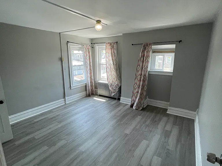 513 W Green St — Photo 7