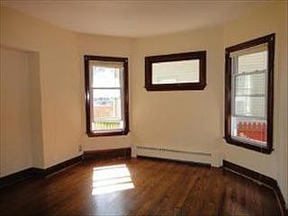 4th image of 824 Lathrop Ave