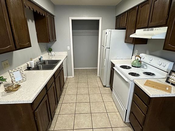 2nd image of 108 NE Katherine Ave #112C