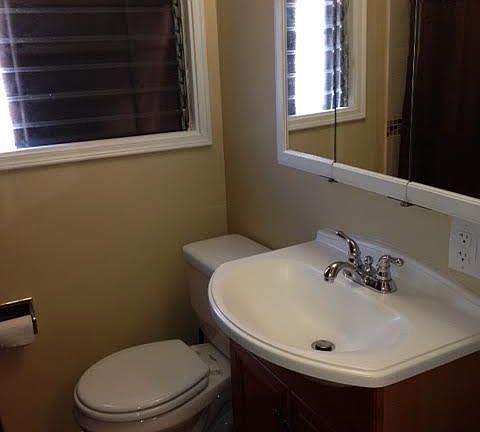3rd image of 4118 Rosewood Ave