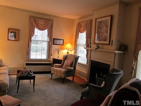 3rd image of 414 Coggeshall St